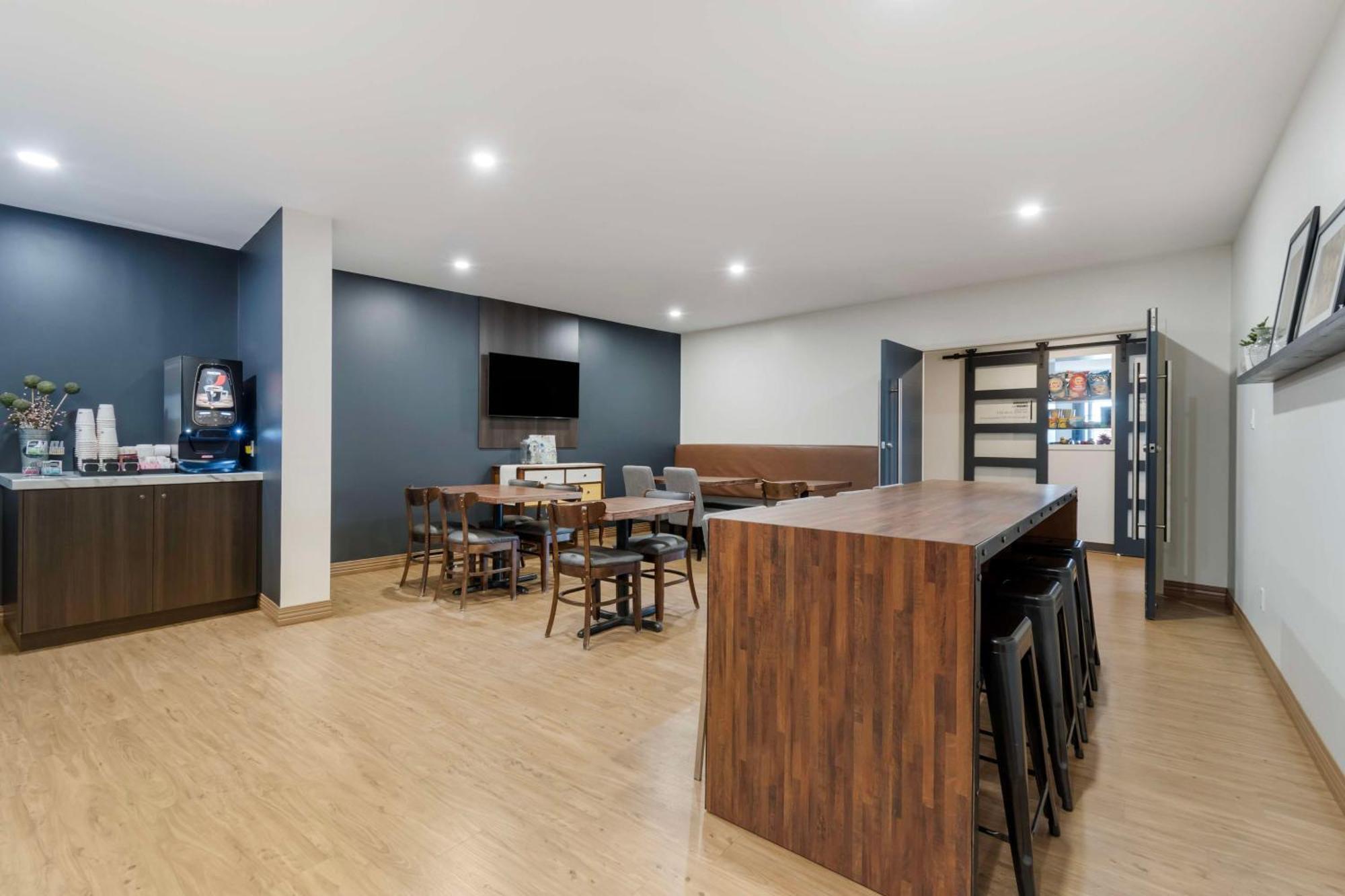 & - Surestay Collection By Western 3* Hearst
